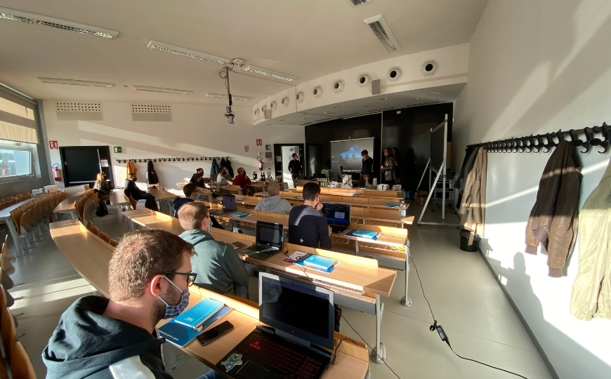 Ragazzi che partecipano a Hackathon di Ca' Foscari- - JTP Informatica