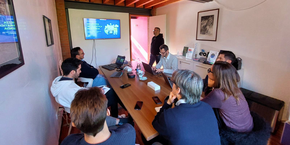 corsi di formazione in cybersecurity nella sede di JTP Informatica con il personale